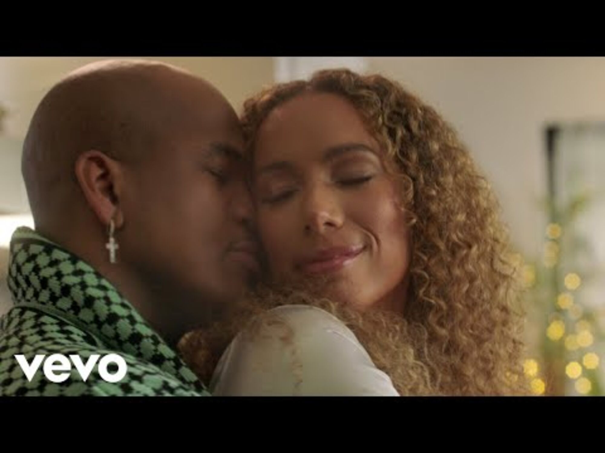 Leona Lewis - Kiss Me It's Christmas (Official Video) ft. Ne-Yo