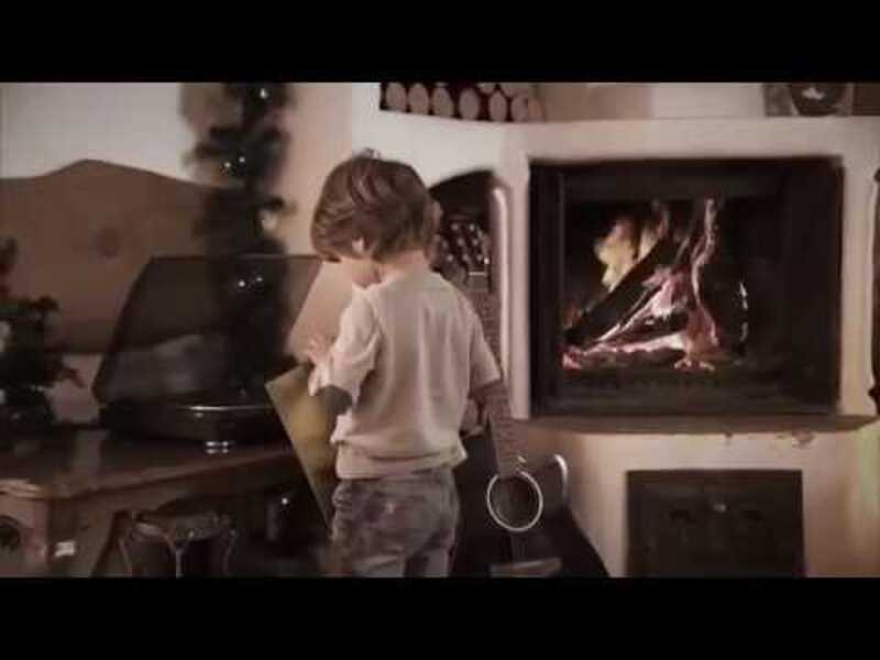 José Feliciano and a little boy sing Feliz Navidad:-)